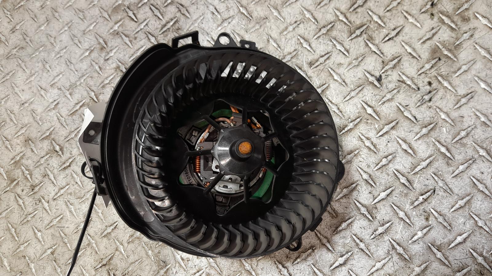 View Auto part Heater Fan Motor Volkswagen Golf 2015