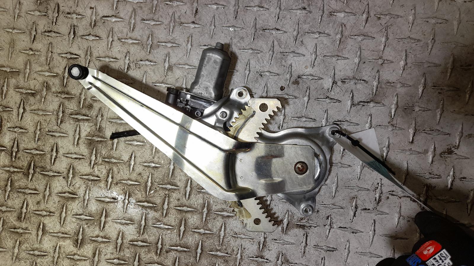 View Auto part Right Rear Wnd Reg/Motor Suzuki Swift 2013