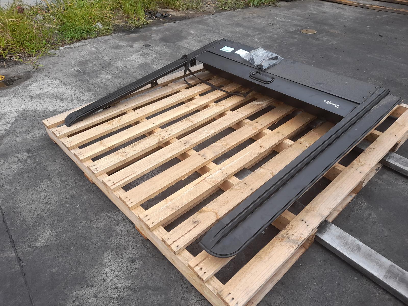 View Auto part Tonneau/Cover Holden Colorado 2017