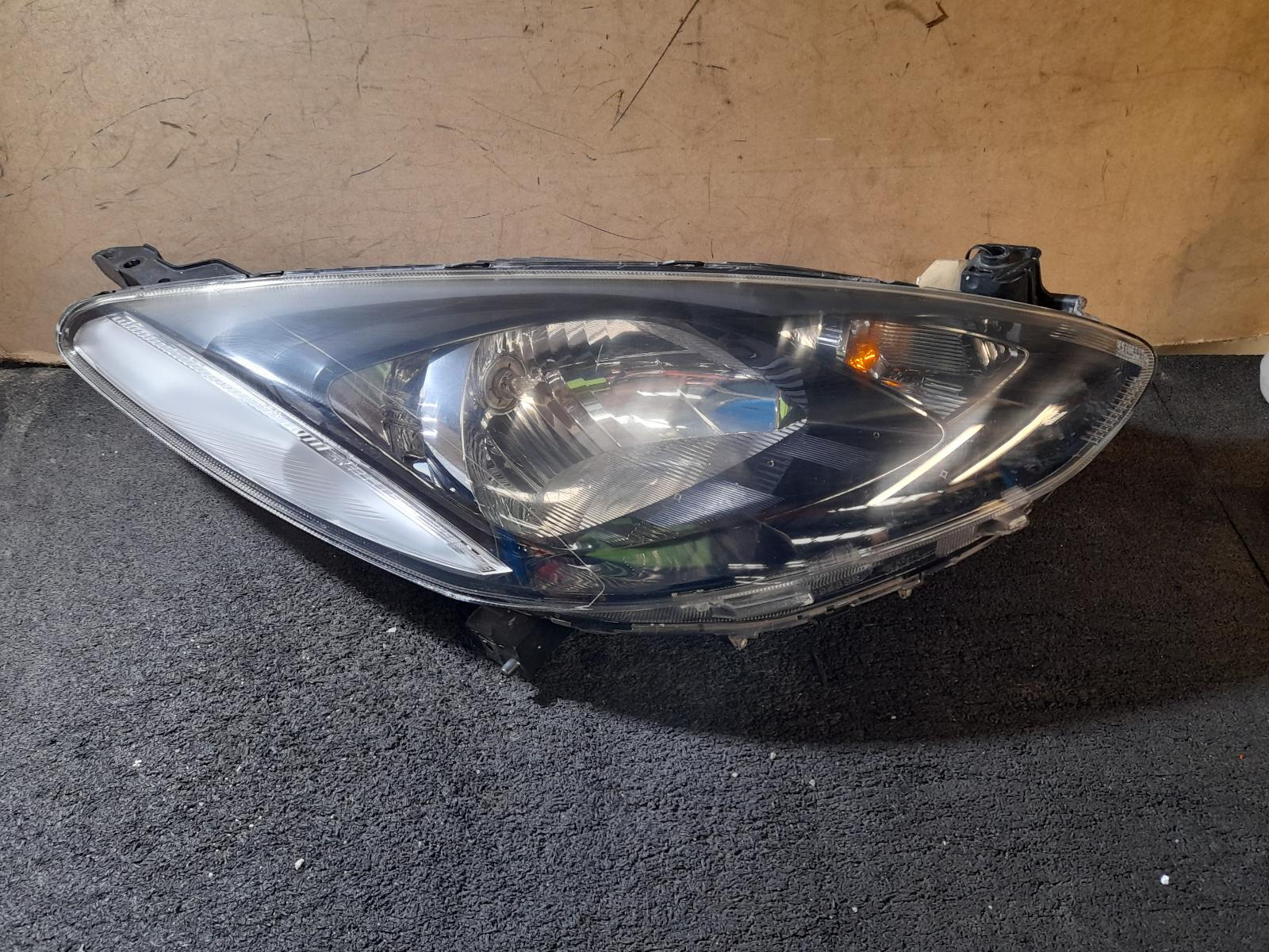 View Auto part Right Headlamp Mazda 2 2013