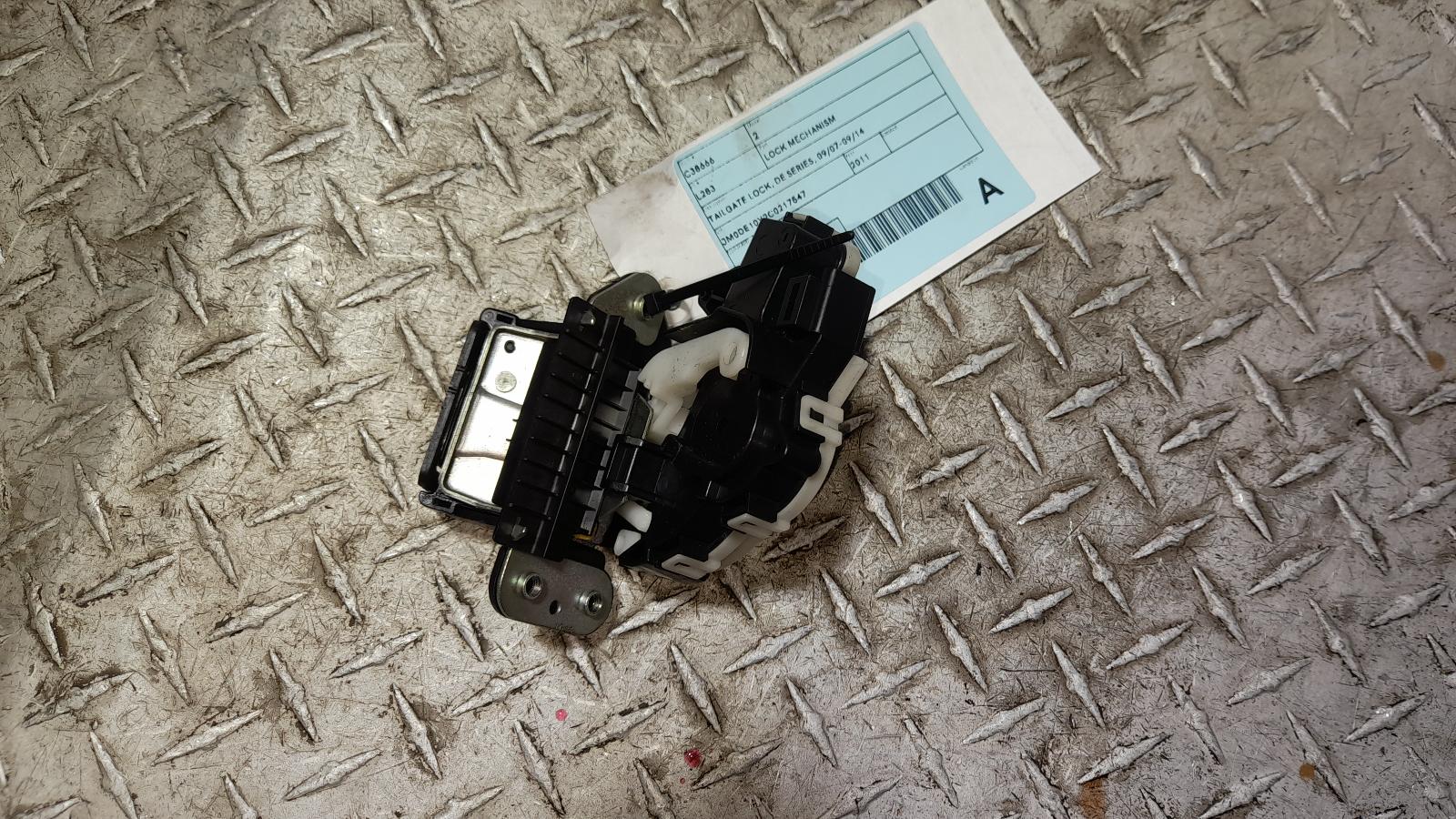 View Auto part Door/Boot/Gate Lock Mazda 2 2011