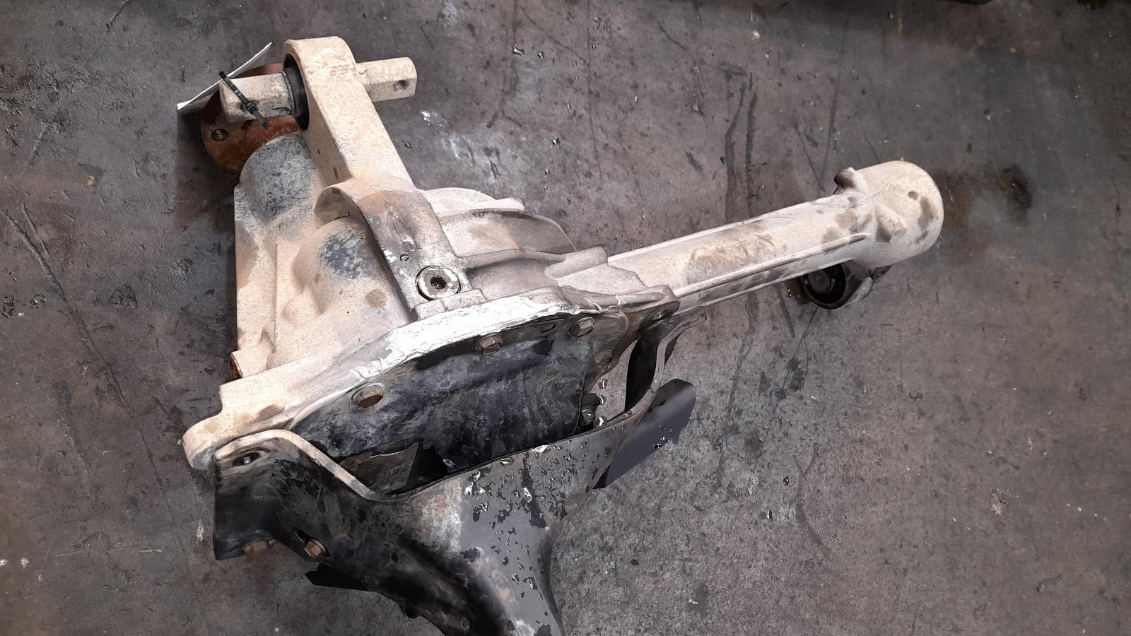 View Auto part Differential Centre Jeep Cherokee 2010