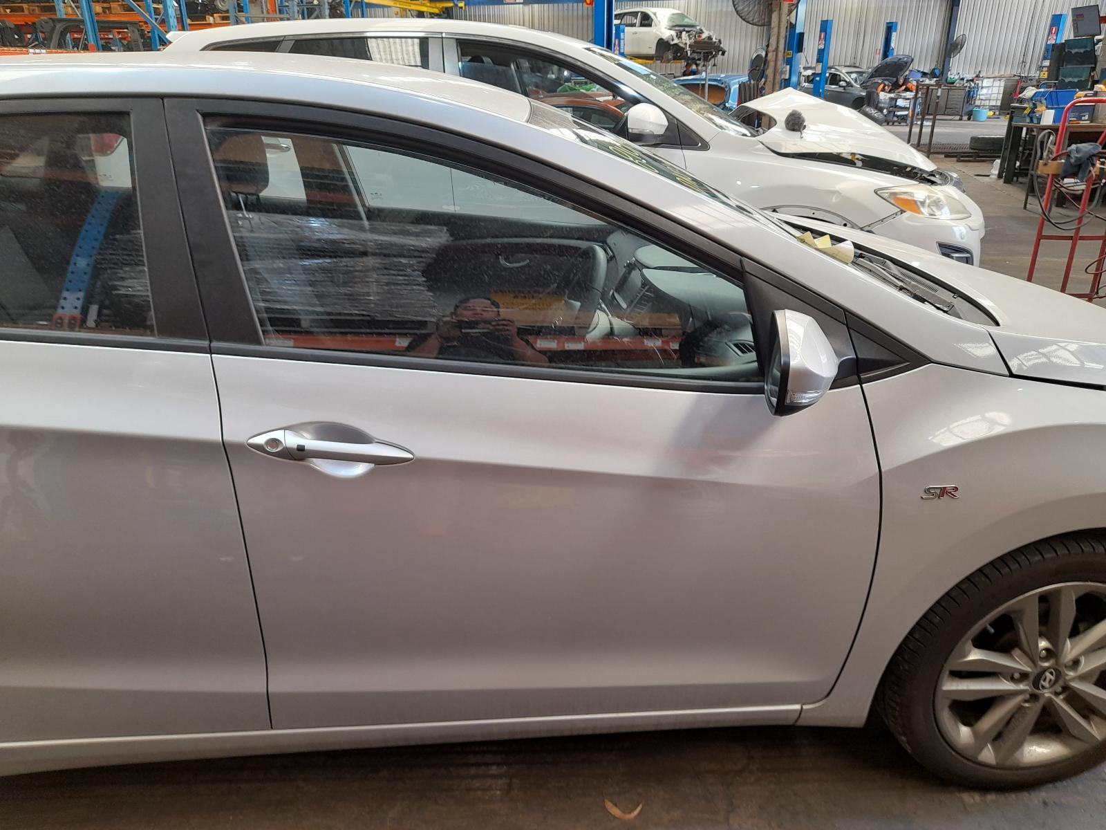 View Auto part Right Front Door Hyundai I30 2016