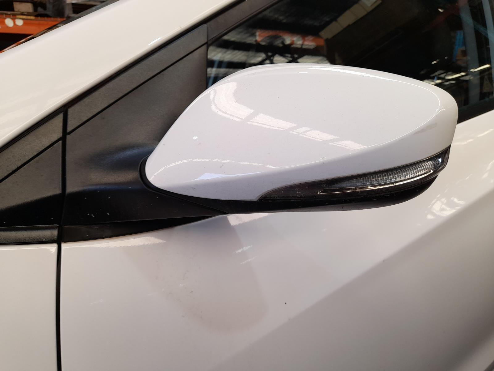 View Auto part Left Door Mirror Hyundai I30 2015