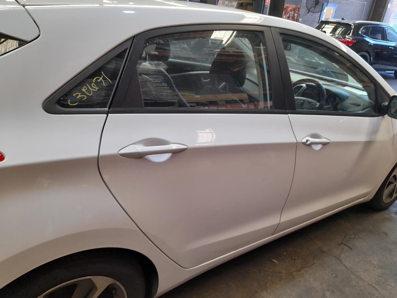 View Auto part Right Rear Wnd Reg/Motor Hyundai I30 2015