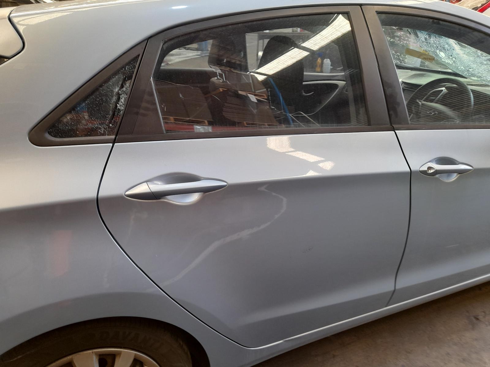 View Auto part Right Rear Door Sliding Hyundai I30 2013