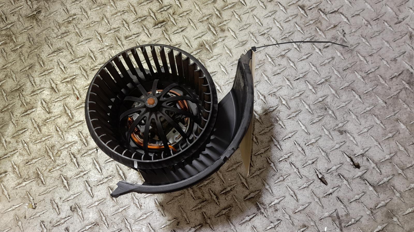 View Auto part Heater Fan Motor Volkswagen Amarok 2021