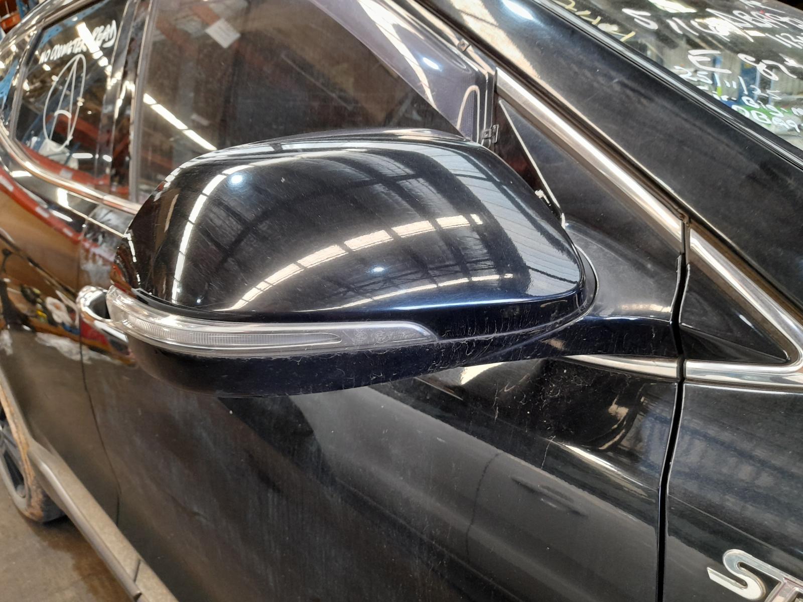 View Auto part Right Door Mirror Hyundai Santa Fe 2015