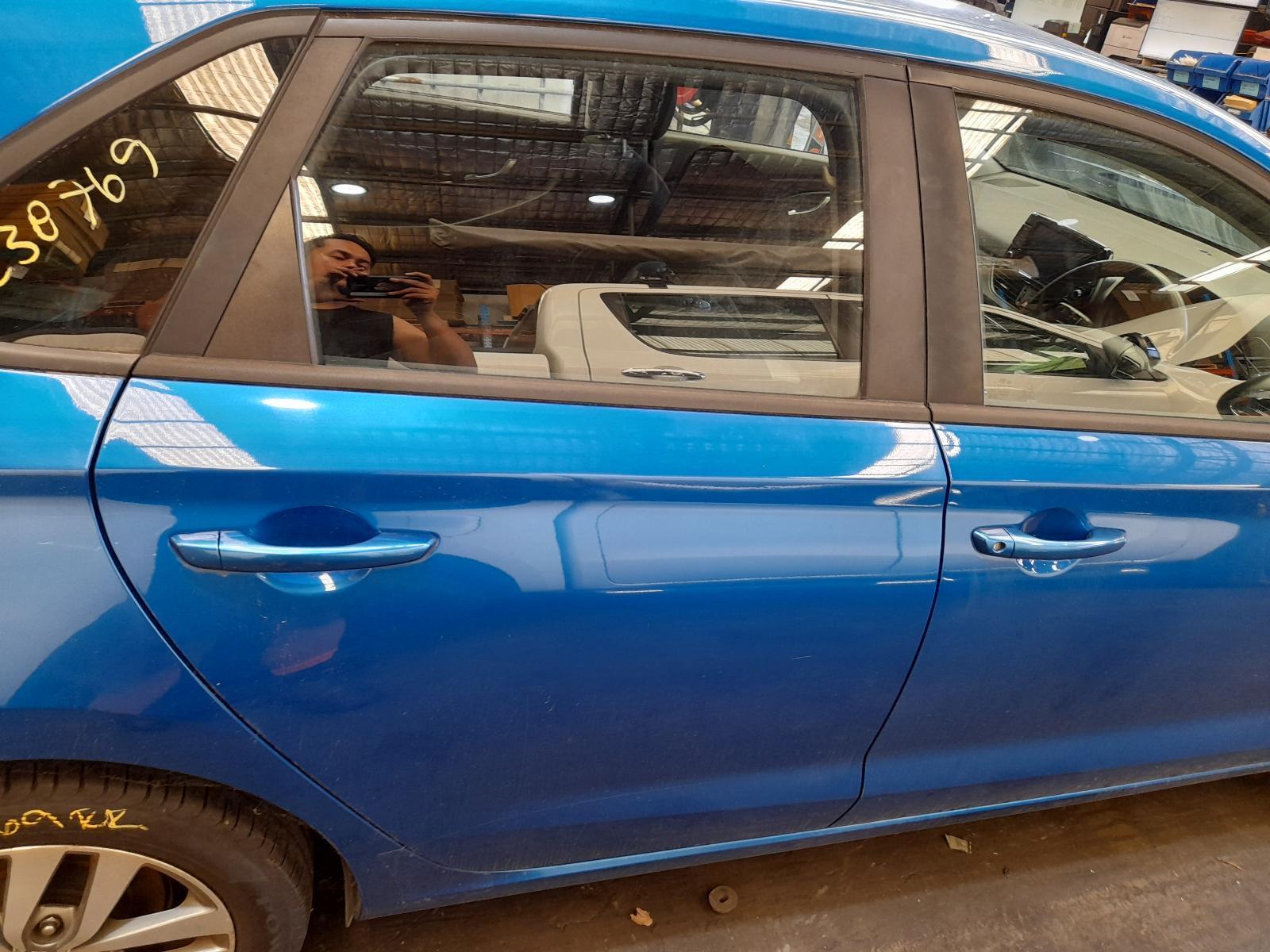 View Auto part Right Rear Door Sliding Hyundai I30 2018