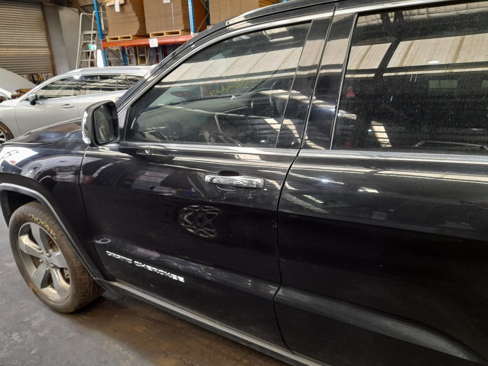 View Auto part Left Front Door Jeep Grandcherokee 2015