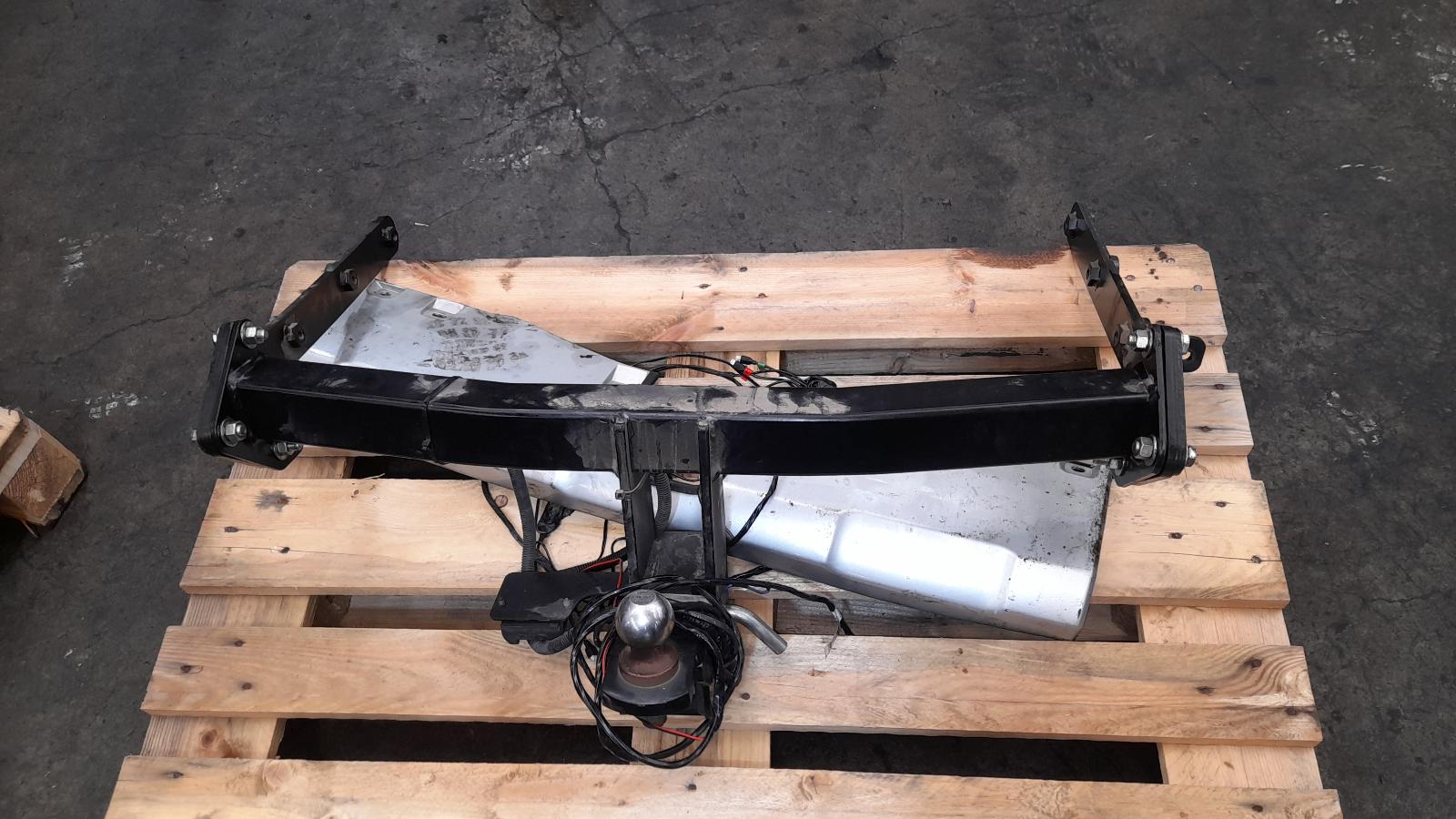 View Auto part Towbar Subaru Outback 2016