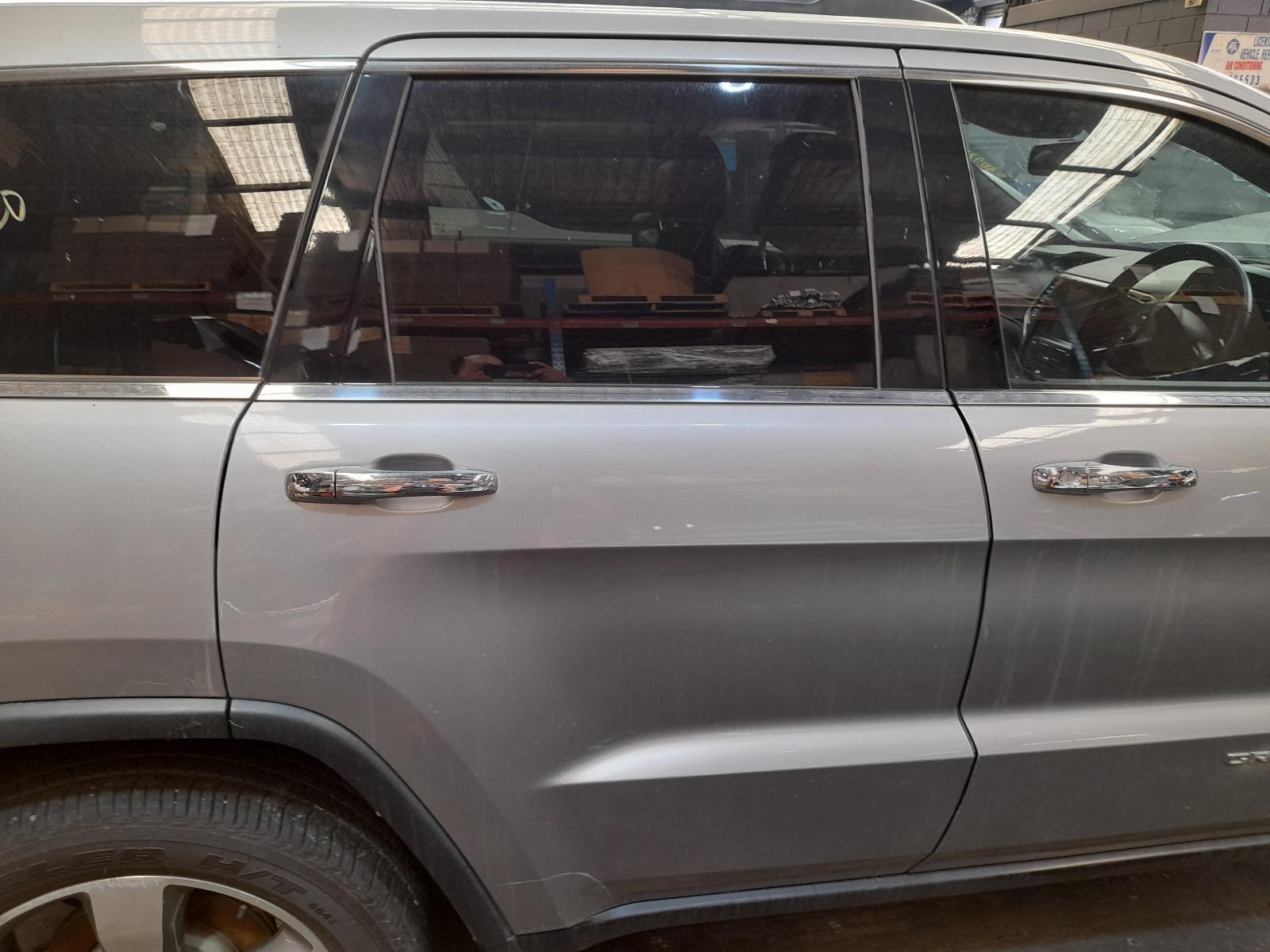 View Auto part Right Rear Door Sliding Jeep Grandcherokee 2014