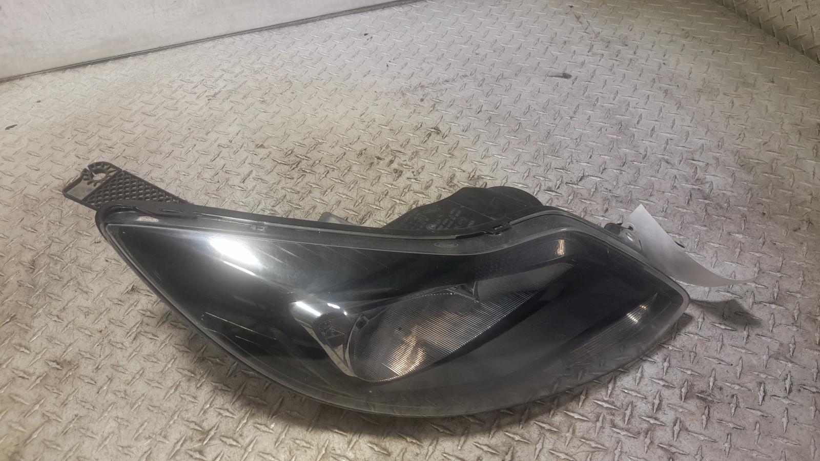 View Auto part Right Headlamp Ford Focus 2014