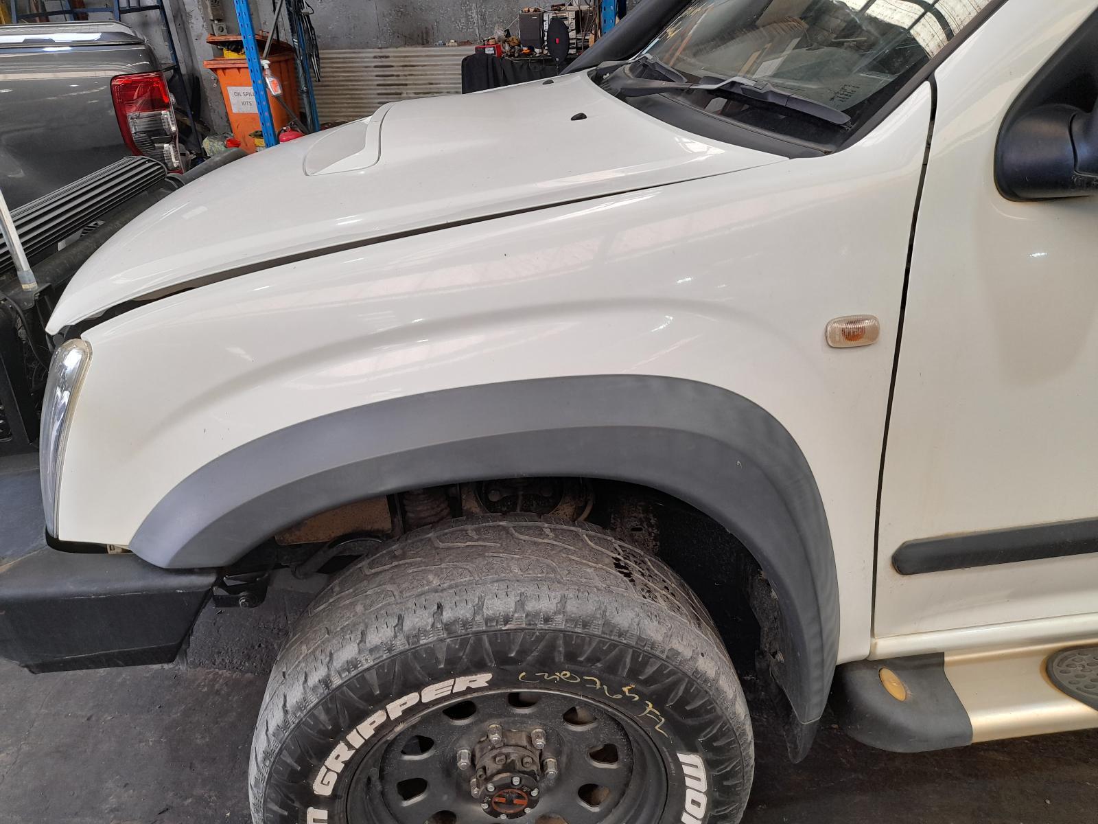 View Auto part Left Guard Isuzu Dmax 2011