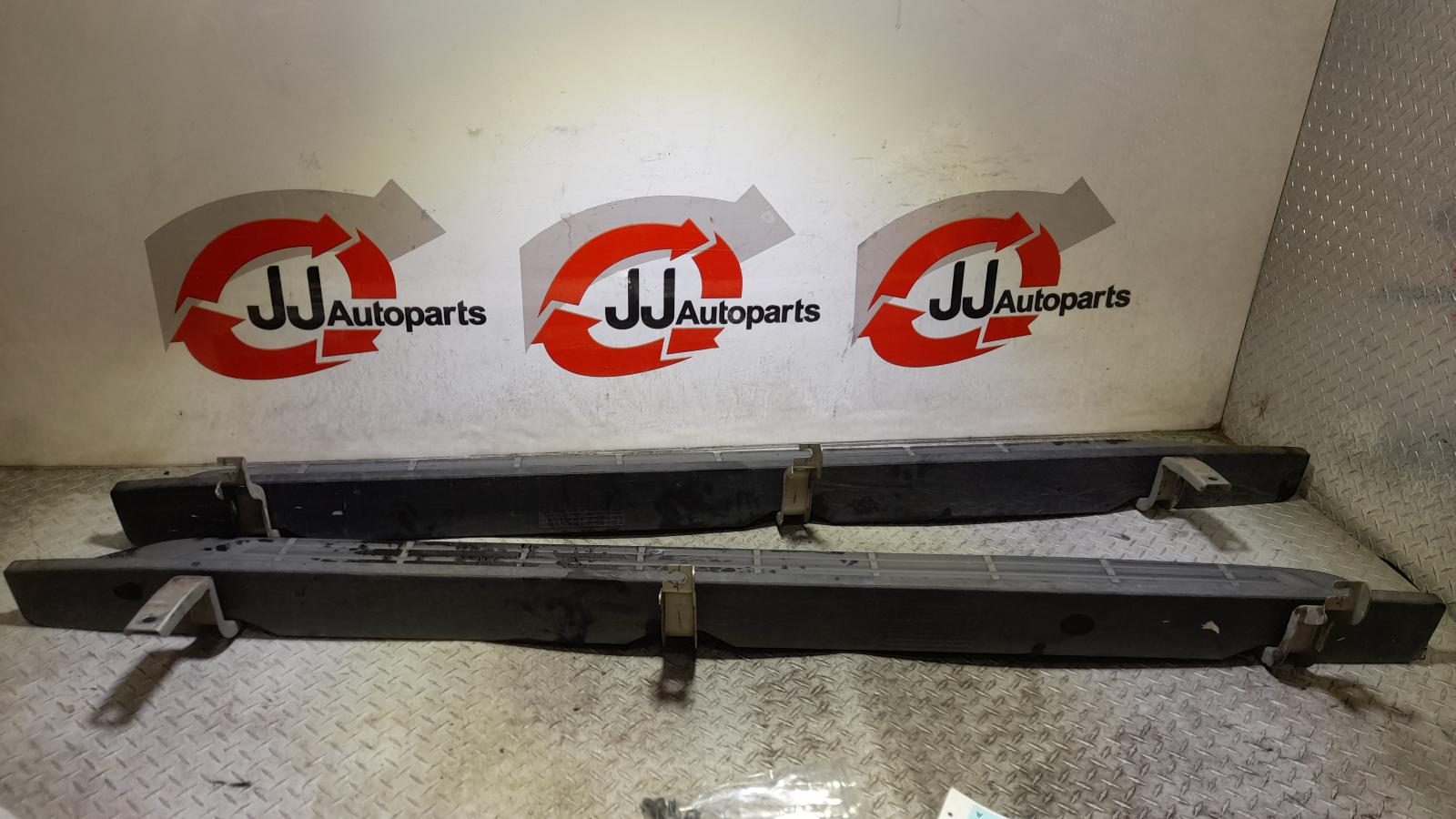 View Auto part Side Step/Skirt Ford Ranger 2020