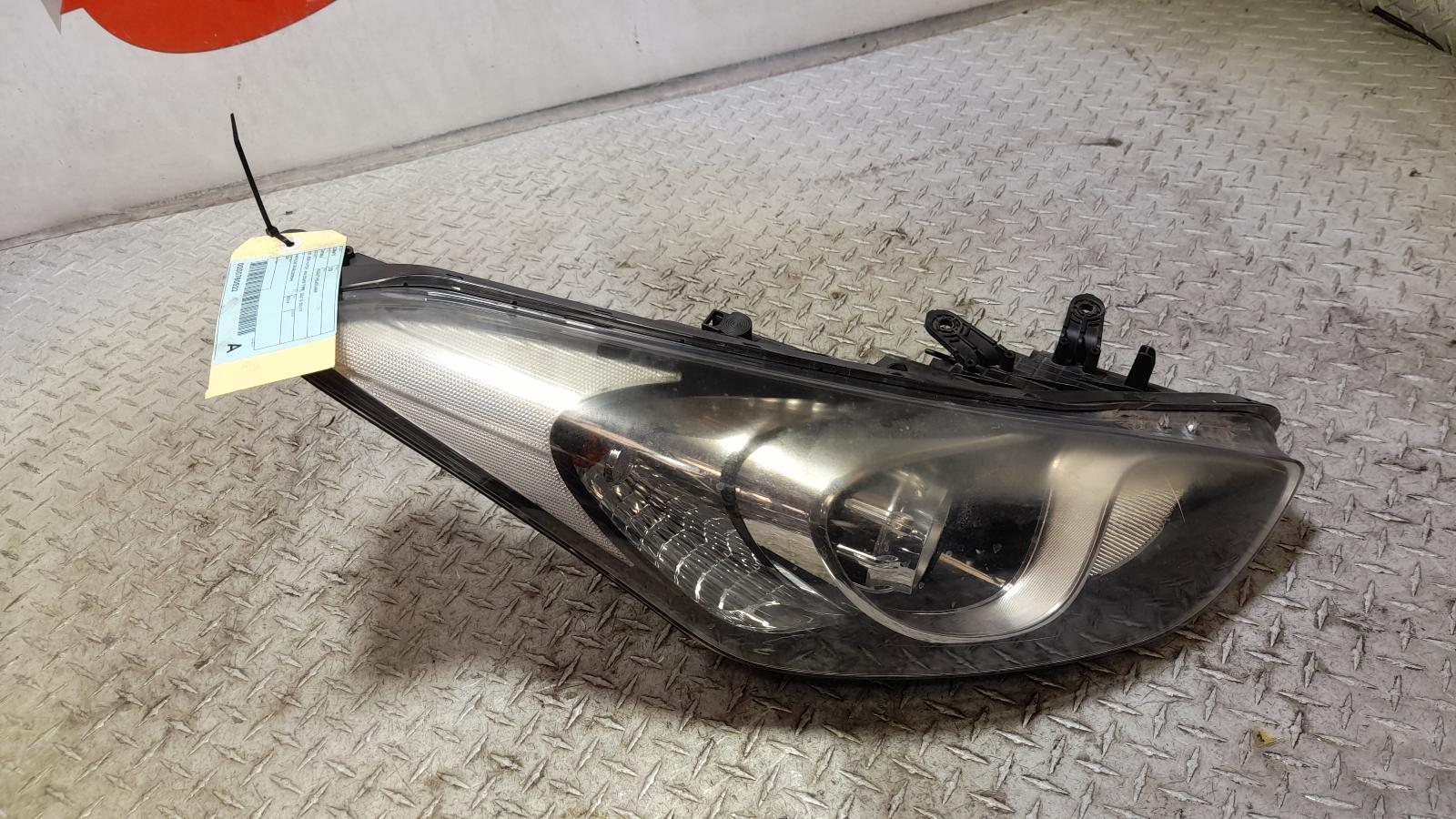 View Auto part Right Headlamp Hyundai I30 2014