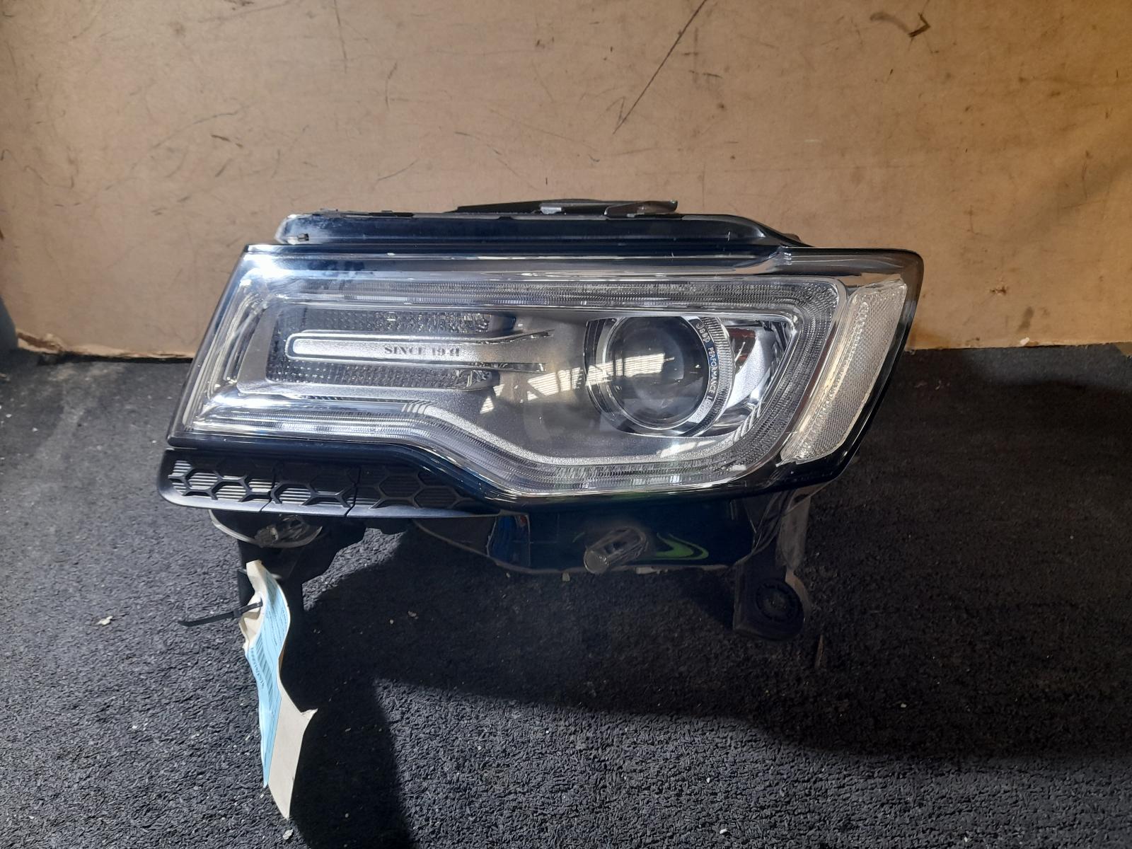 View Auto part Left Headlamp Jeep Grandcherokee 2015