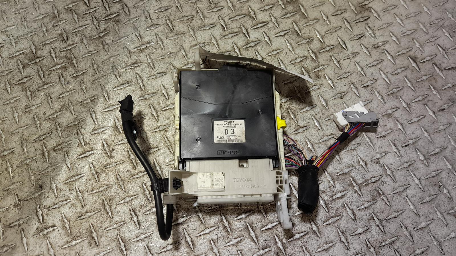 View Auto part Fuse Box Toyota Yaris 2014