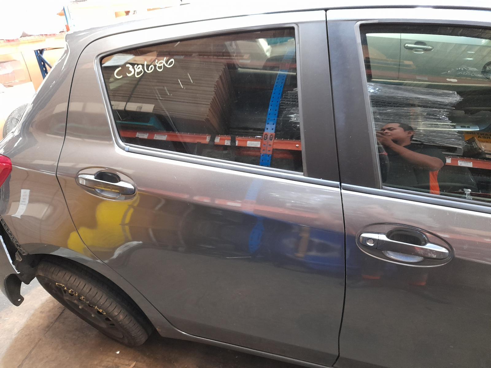 View Auto part Right Rear Door Sliding Toyota Yaris 2014