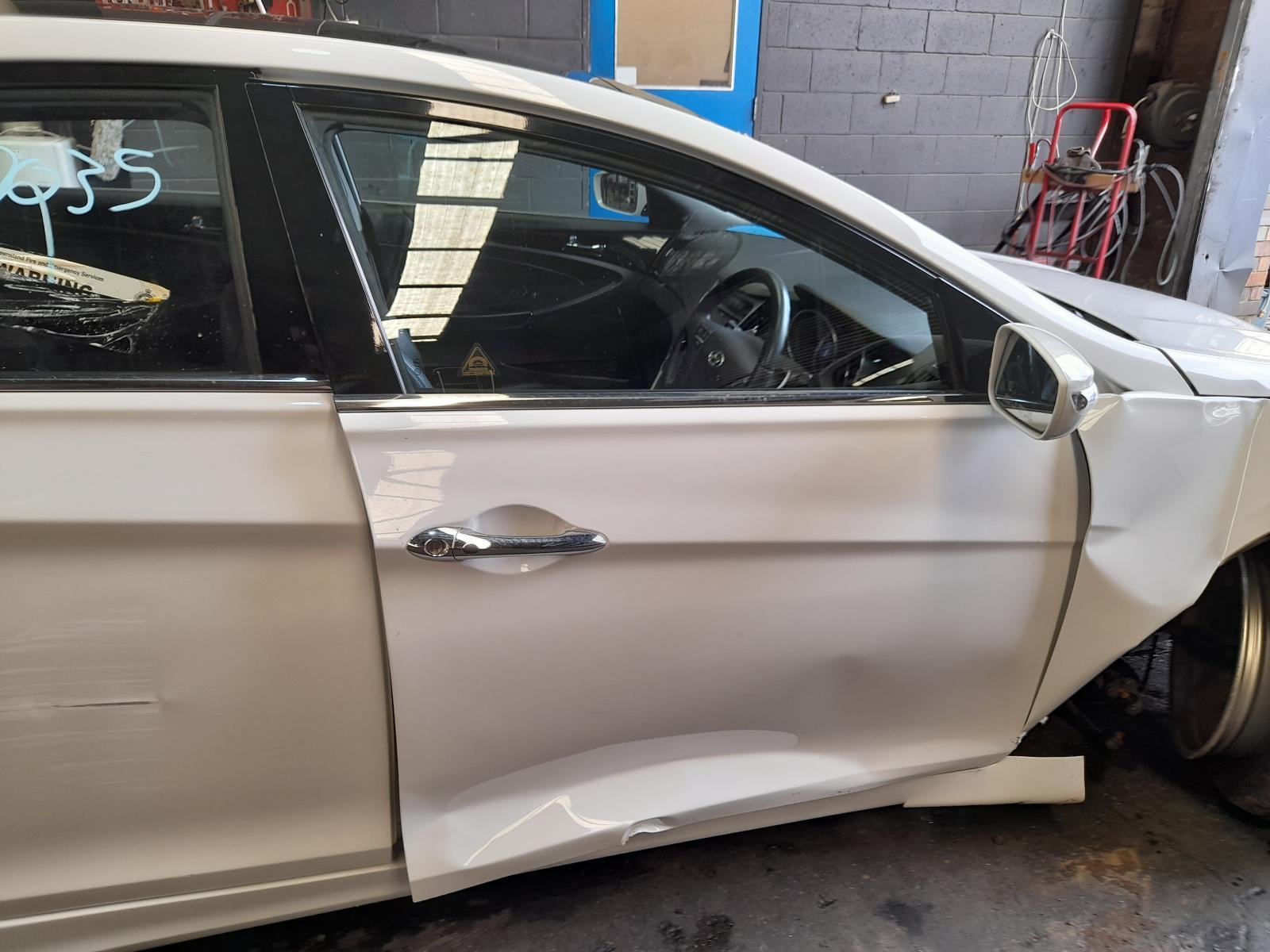 View Auto part Right Front Door Window Hyundai I45 2011