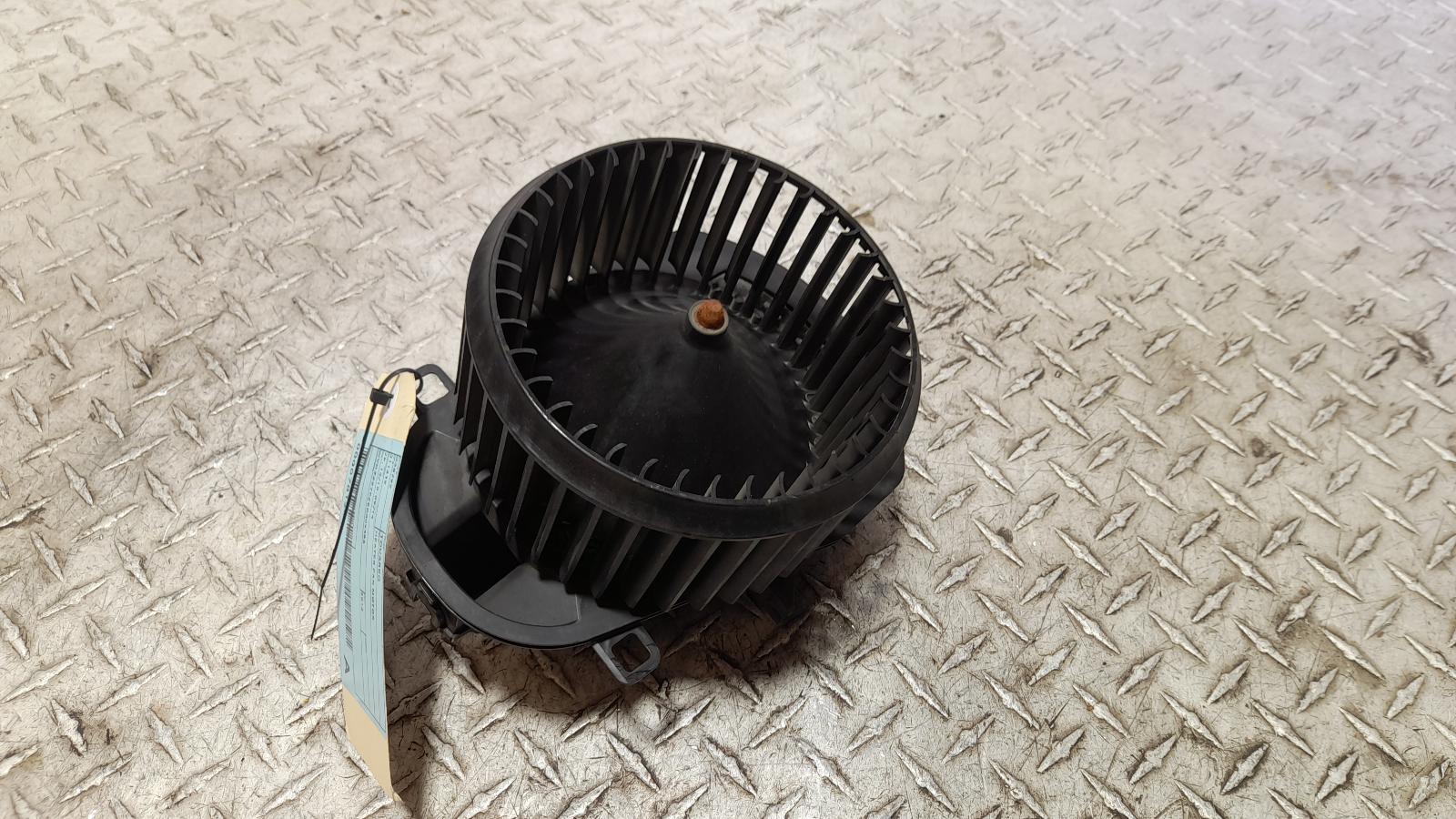 View Auto part Heater Fan Motor Volkswagen Touareg 2013