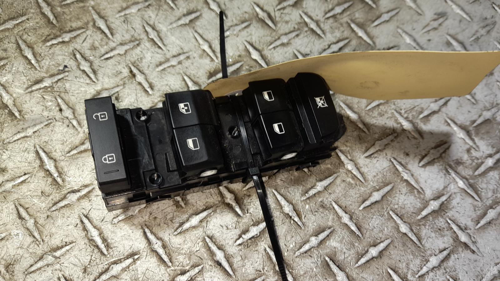 View Auto part Pwr Dr Wind Switch Kia Cerato 2021