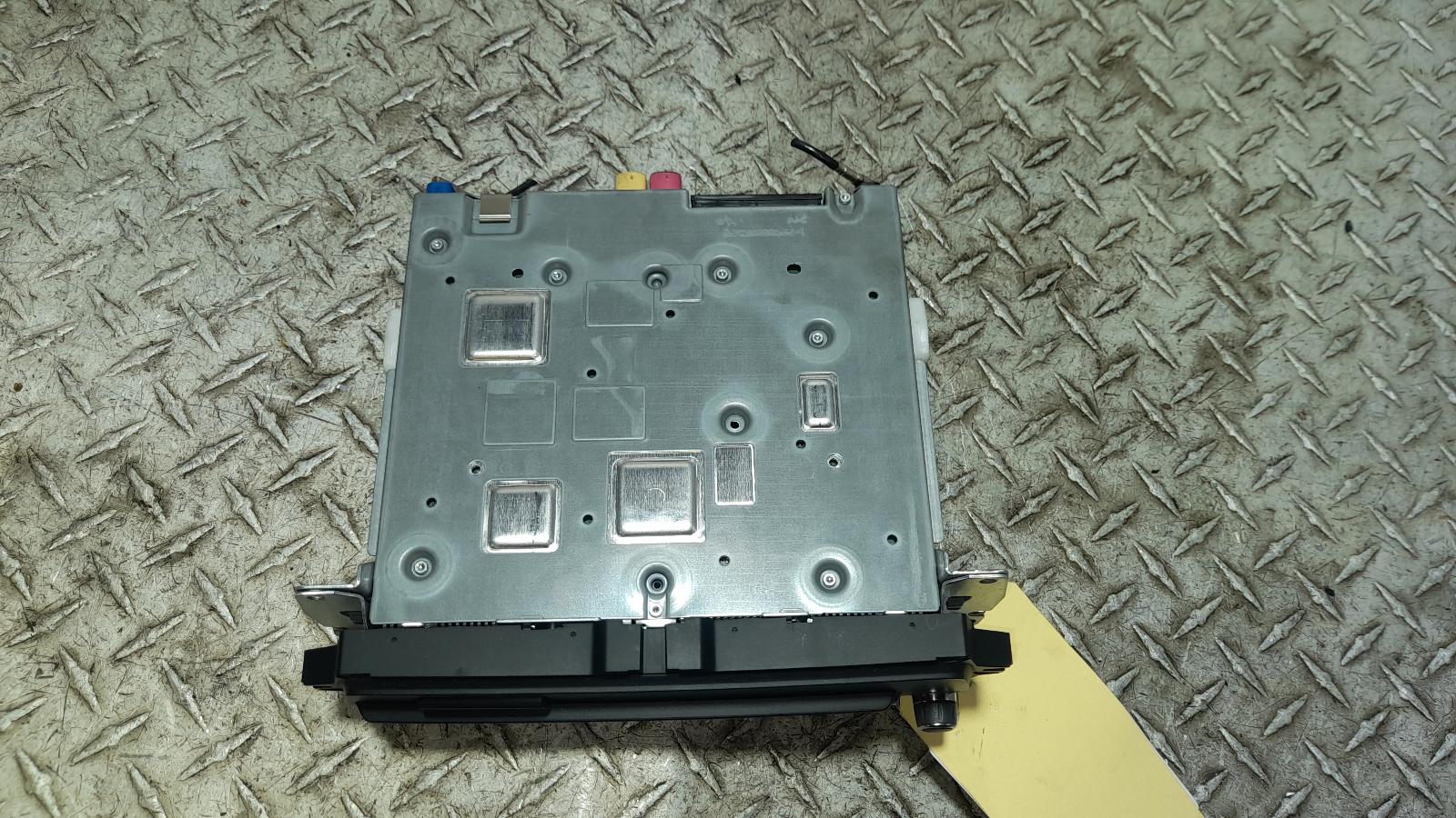 View Auto part Radio/Cd/Dvd/Sat/Tv Bmw 1 Series 2013