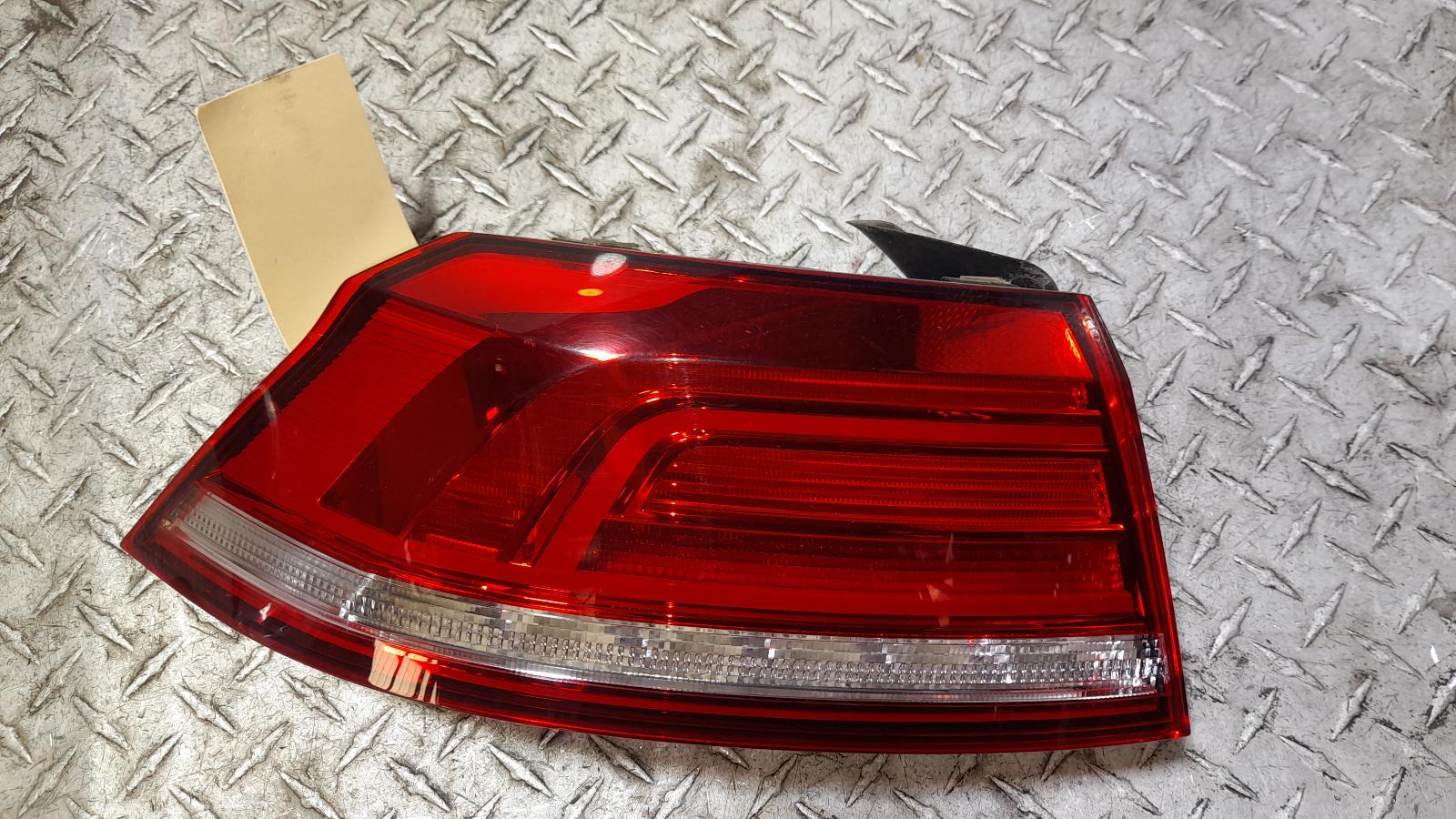 View Auto part Left Taillight Volkswagen Passat 2015