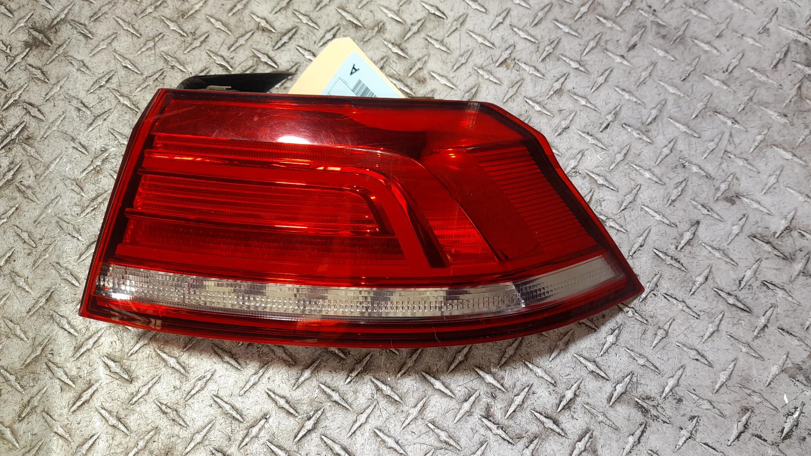 View Auto part Right Taillight Volkswagen Passat 2015