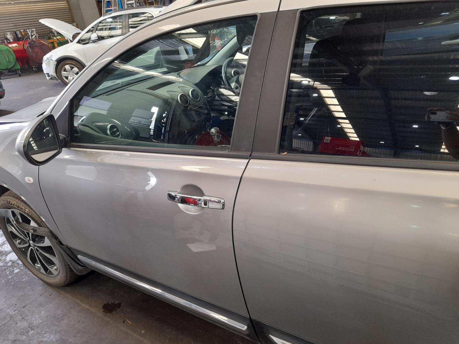 View Auto part Left Front Door Nissan Dualis 2013