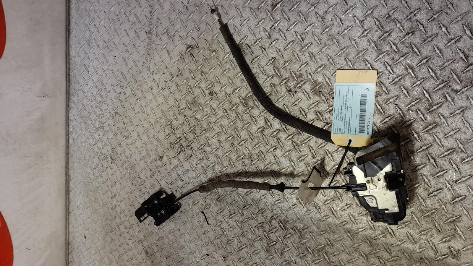 View Auto part Door/Boot/Gate Lock Nissan Dualis 2013