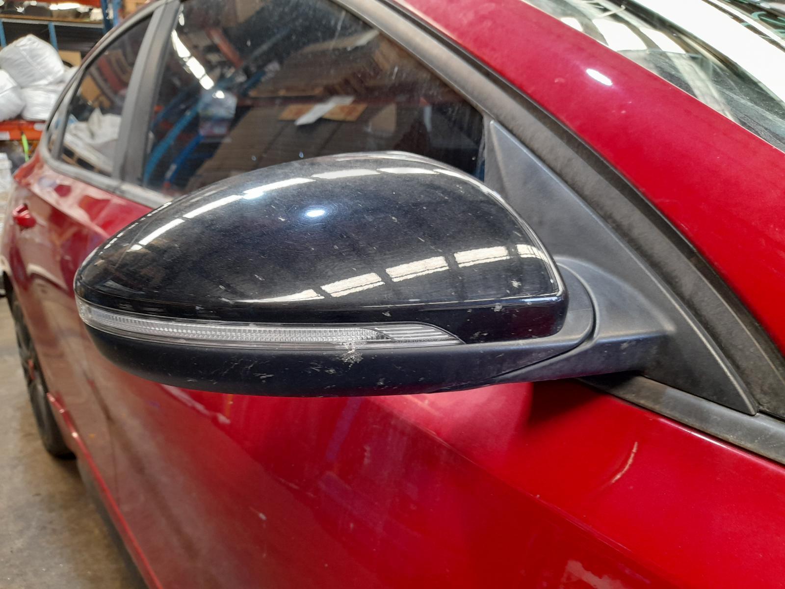 View Auto part Right Door Mirror Kia Cerato 2019