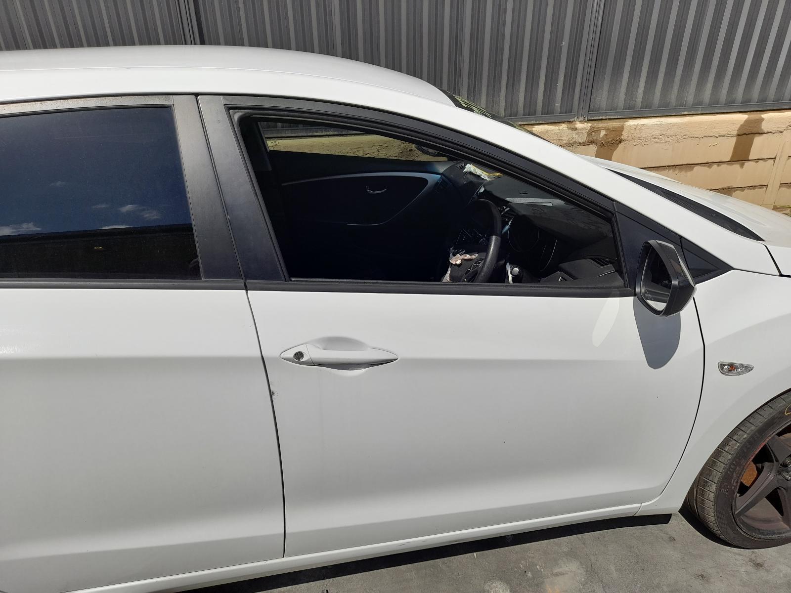 View Auto part Right Front Door Window Hyundai I30 2015