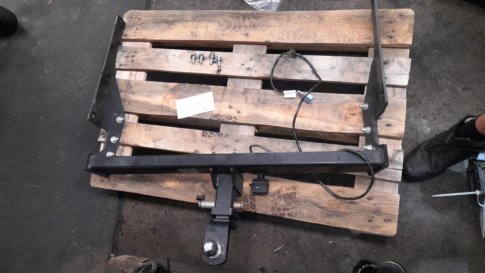 View Auto part Towbar Mazda Cx9 2016