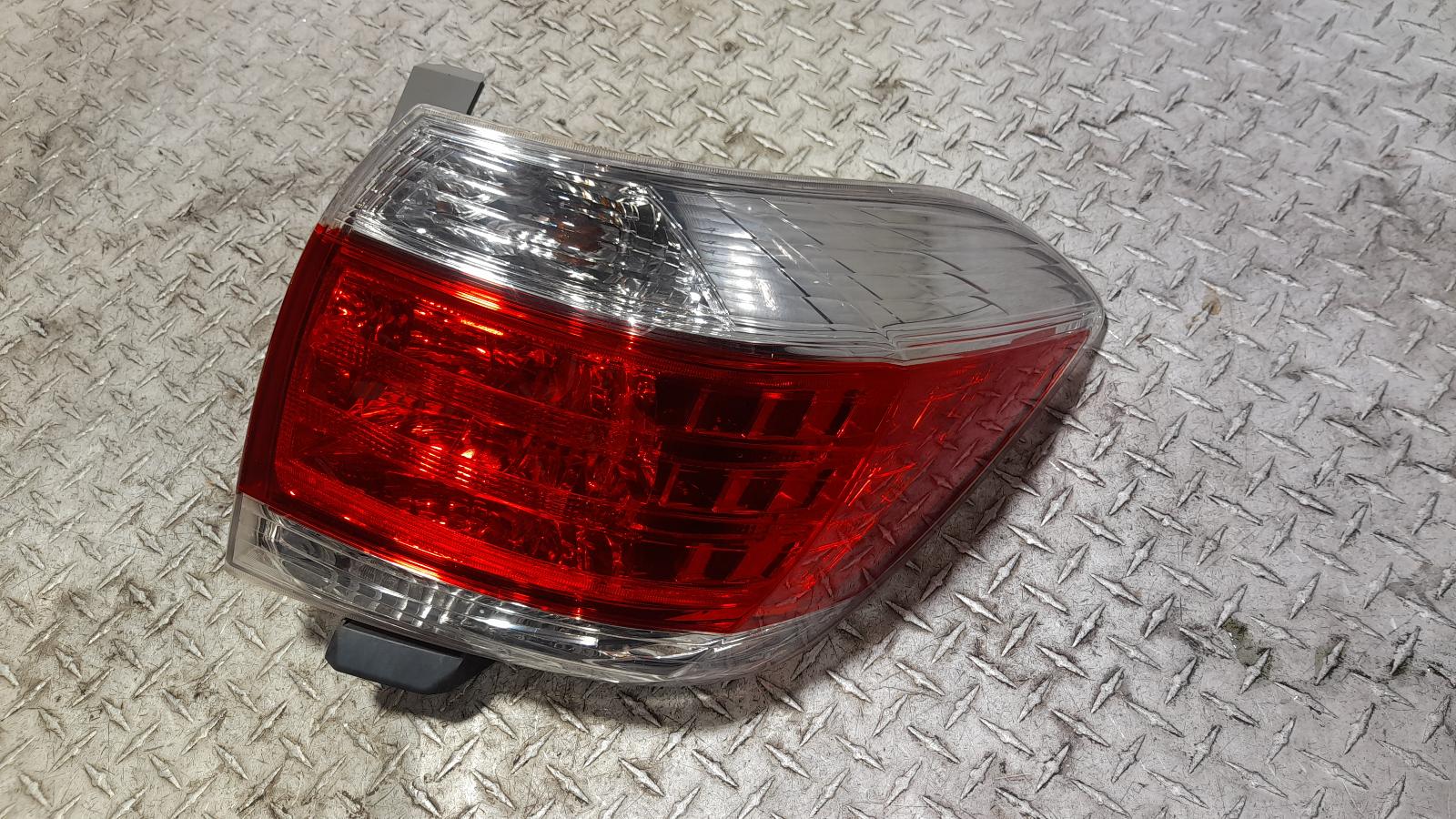 View Auto part Right Taillight Toyota Kluger 2012