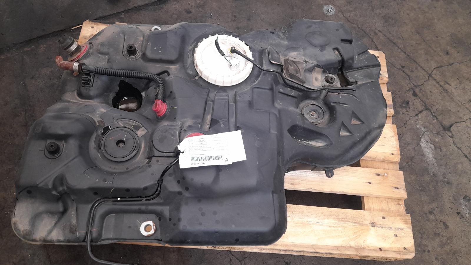 View Auto part Fuel Tank Toyota Kluger 2012