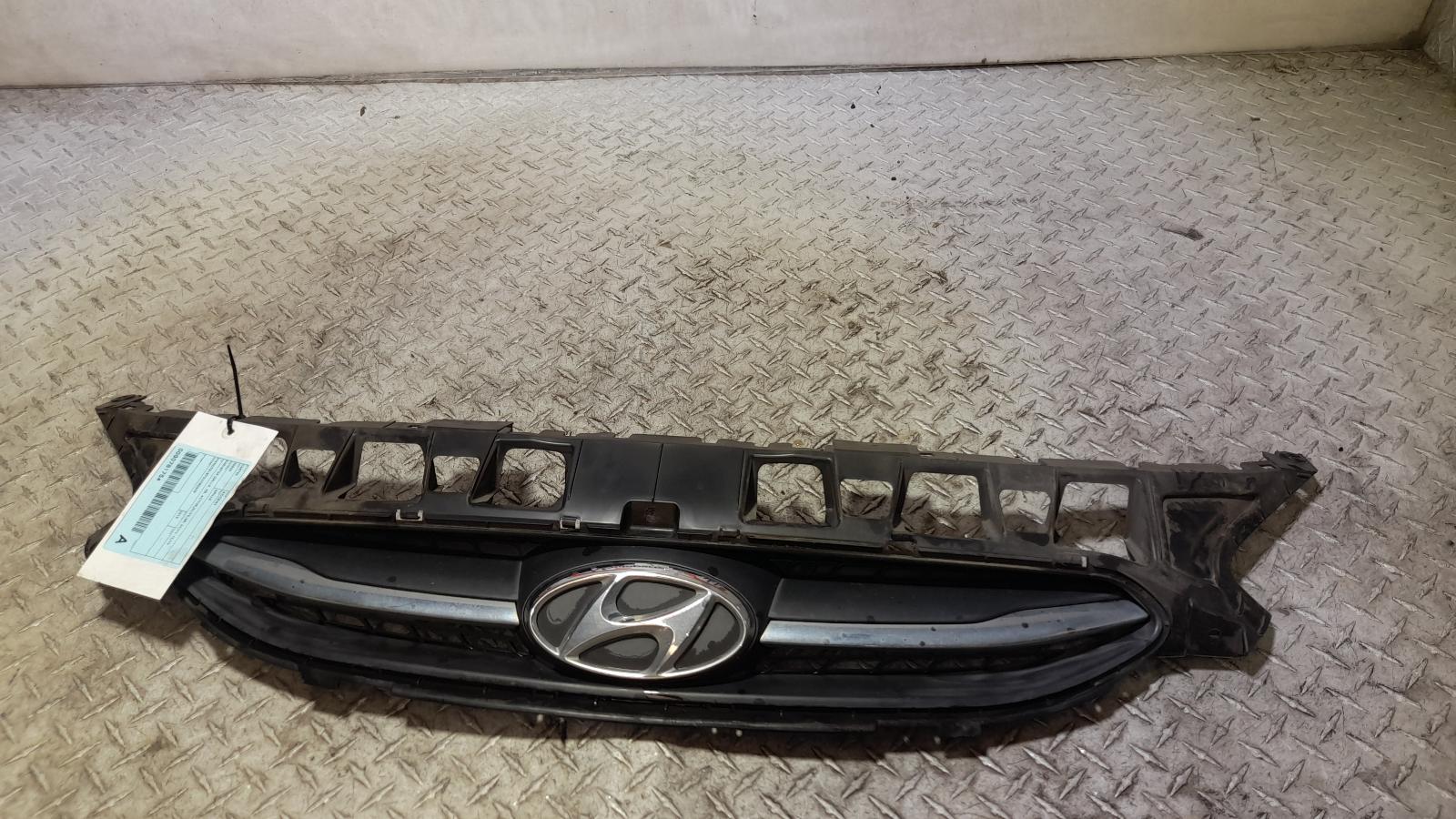 View Auto part Grille Hyundai Accent 2015