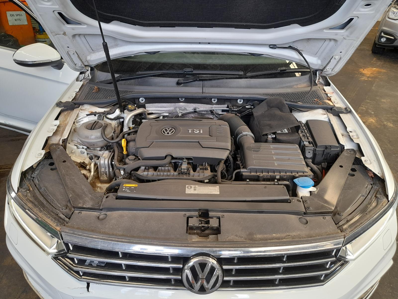 View Auto part Engine Volkswagen Passat 2016