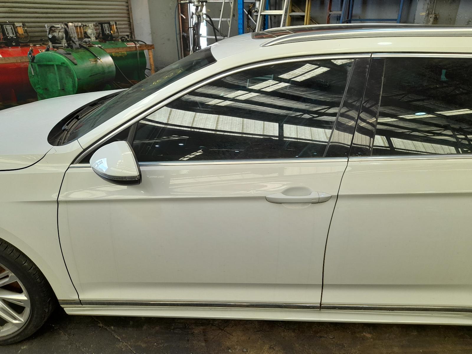 View Auto part Left Front Door Volkswagen Passat 2016