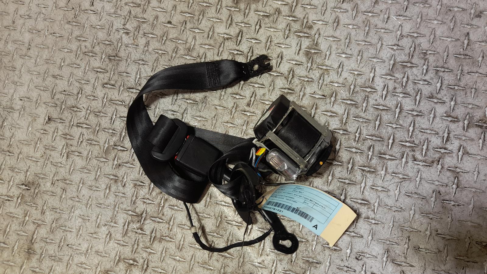 View Auto part Seatbelt/Stalk Volkswagen Passat 2016