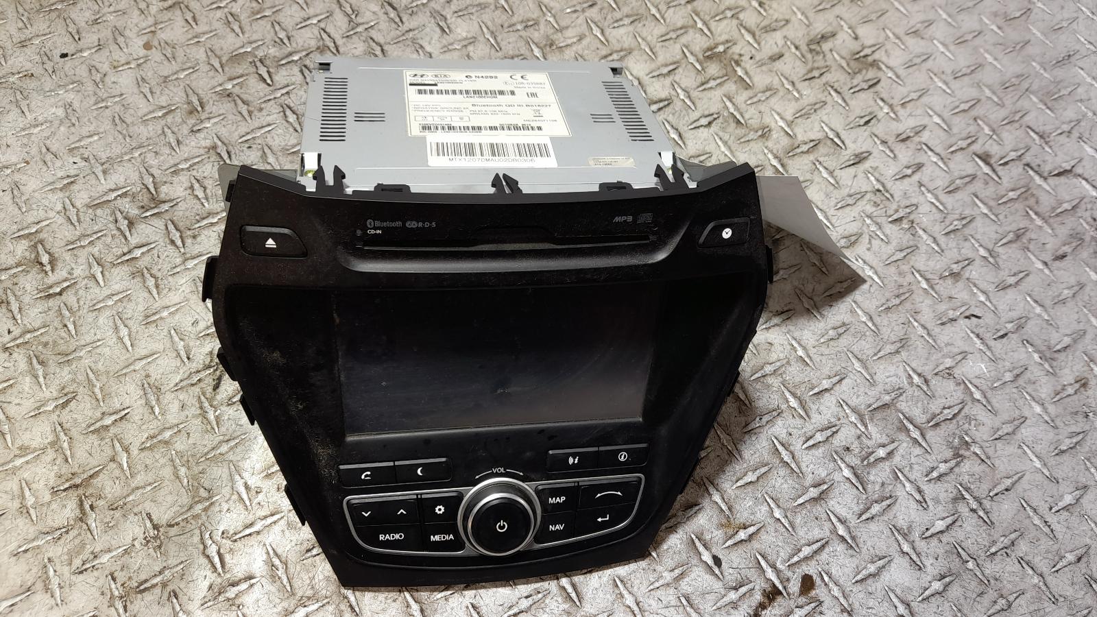 View Auto part Radio/Cd/Dvd/Sat/Tv Hyundai Santa Fe 2012