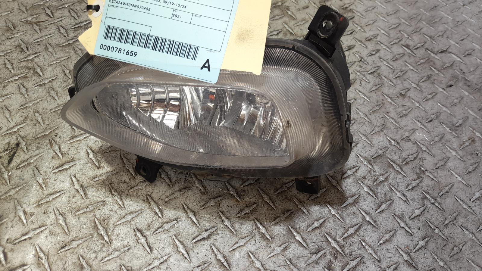 View Auto part Left Indicator/Fog/Side Mg Hs 2021