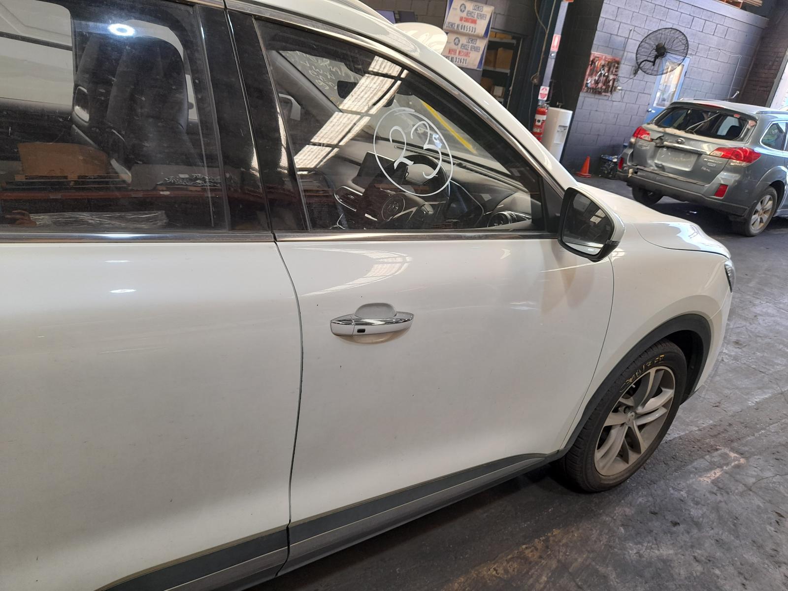 View Auto part Right Front Door Mg Hs 2021