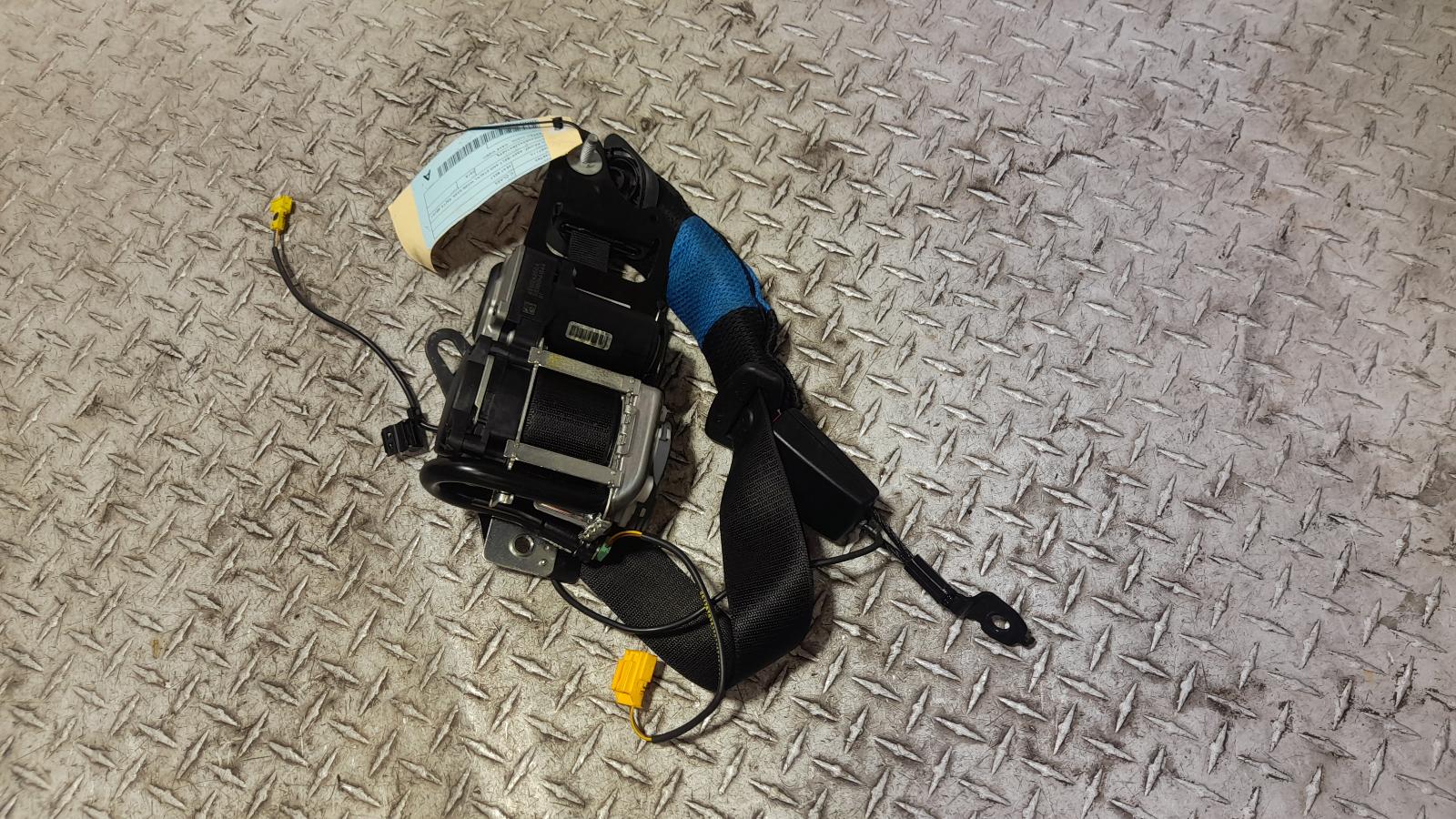 View Auto part Seatbelt/Stalk Mercedes C Class 2018