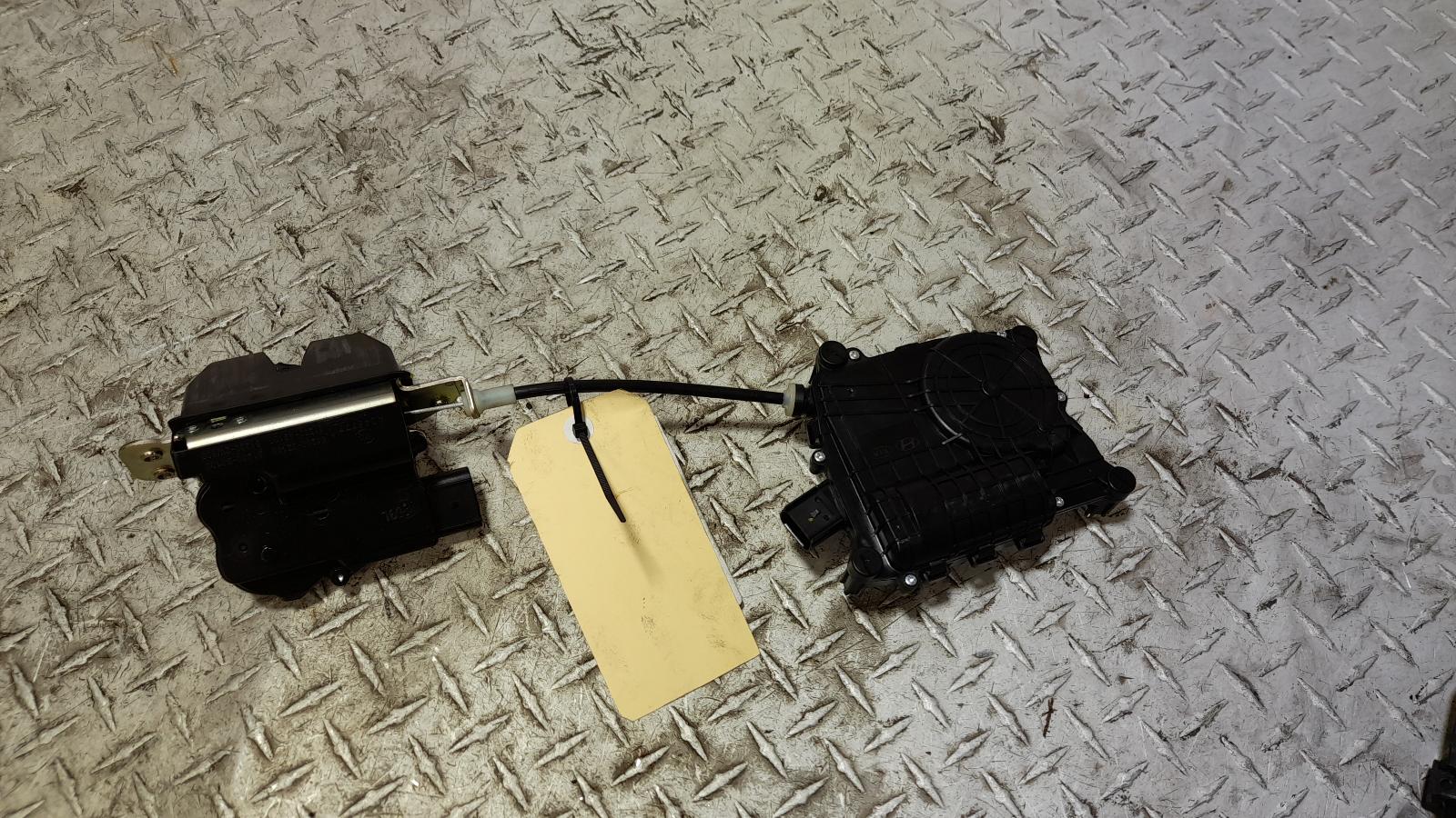 View Auto part Door/Boot/Gate Lock Hyundai Santa Fe 2016