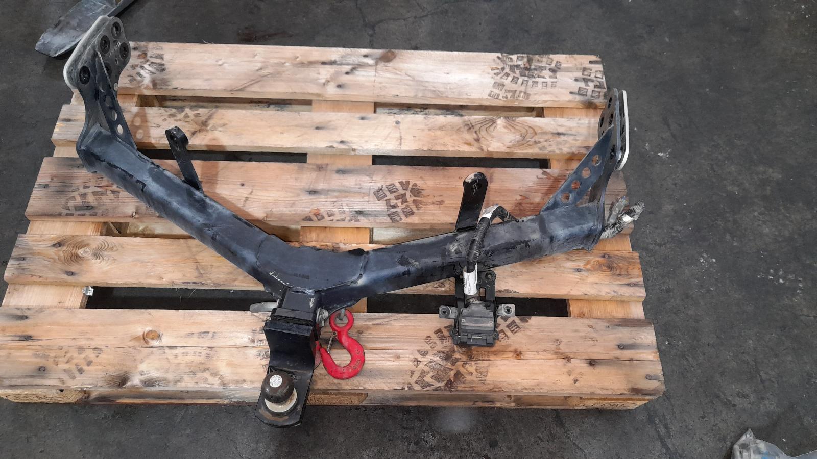 View Auto part Towbar Ford Everest 2019