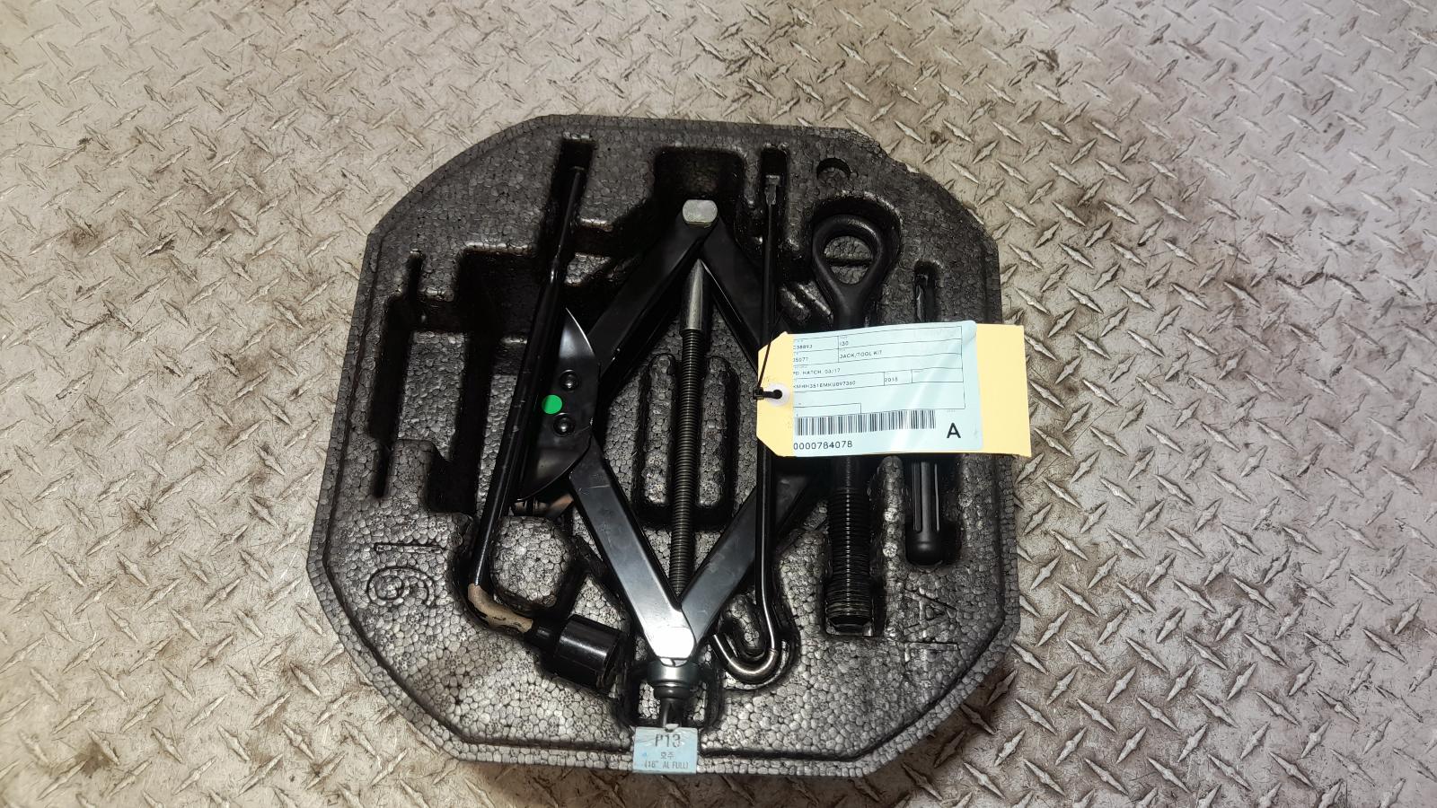 View Auto part Jack/Tool Kit Hyundai I30 2018