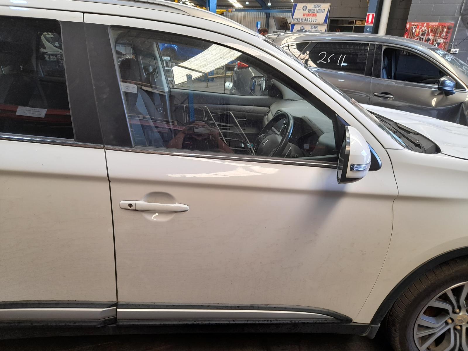 View Auto part Right Front Door Mitsubishi Outlander 2016