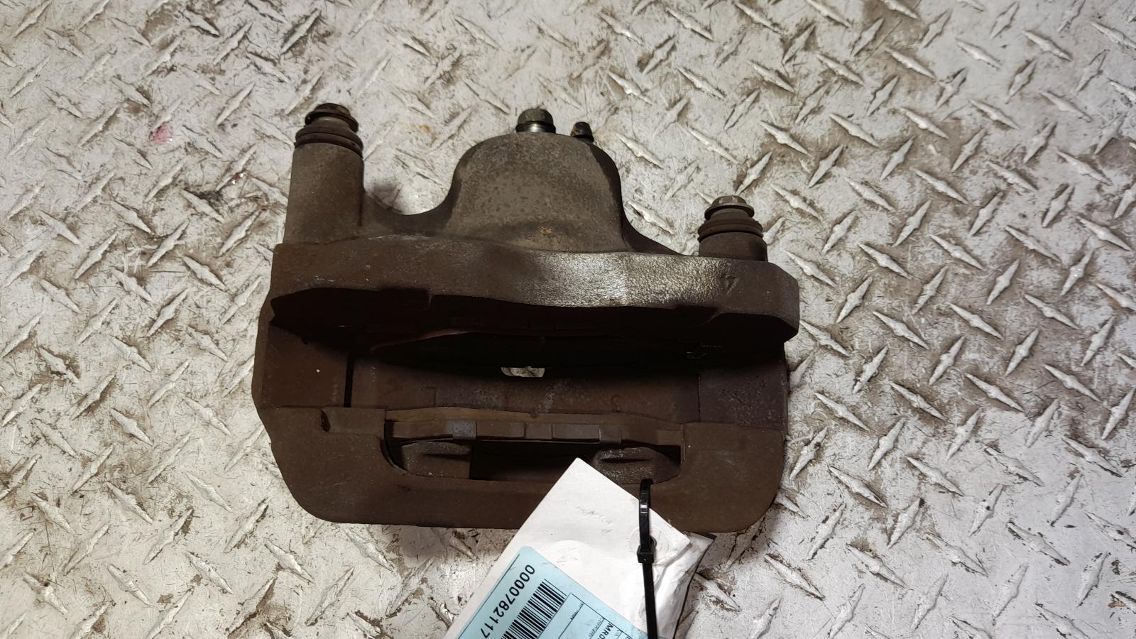 View Auto part Caliper Toyota Hilux 2015