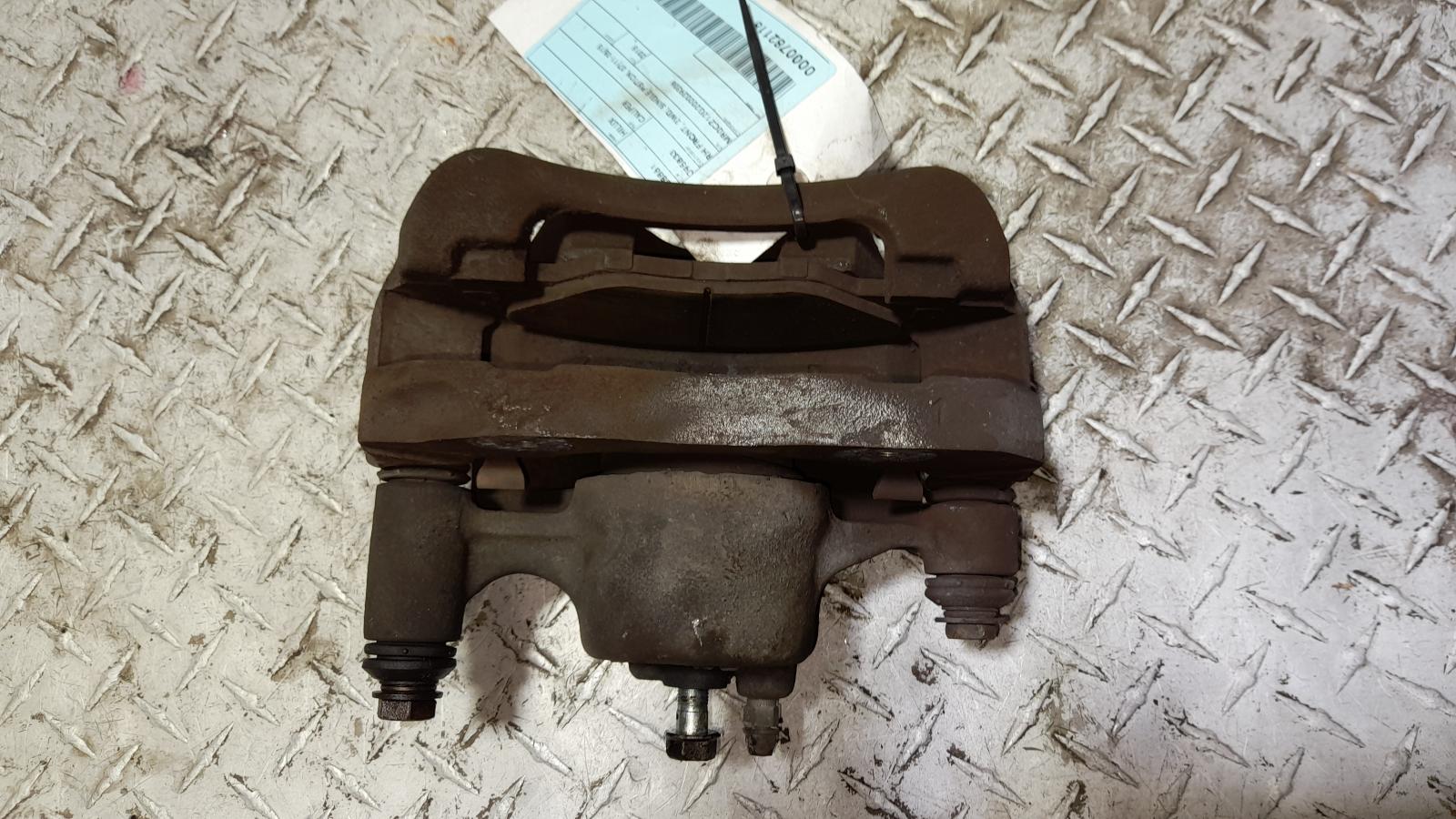View Auto part Caliper Toyota Hilux 2015